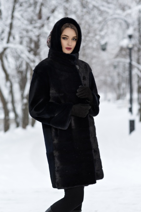 Купить шубу из натурального или искусственного меха?