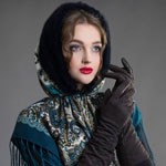 Платок делает женщину намного очаровательней и женственней